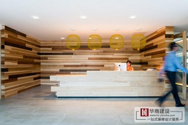 公司前臺(tái)裝修該怎么設(shè)計(jì)，廣州辦公室前臺(tái)裝飾
