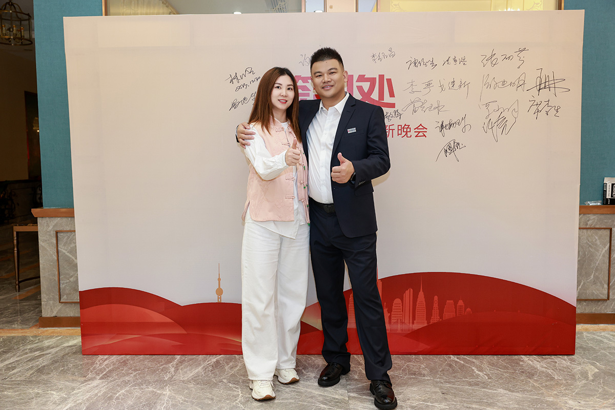 華商建設集團辭舊迎新晚會，攜手同行，再創(chuàng)輝煌